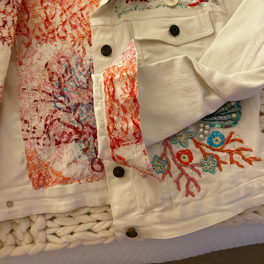 Beautiful white jean jacket from France. - Picture 10 of 11